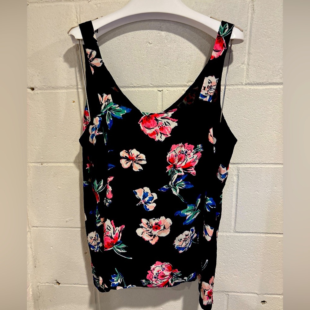 Jules sleeveless chiffon v neck top